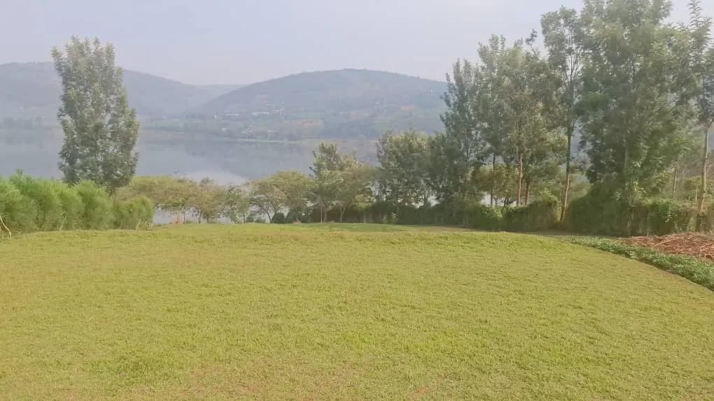 Ubutaka( land) bugurishwa 2