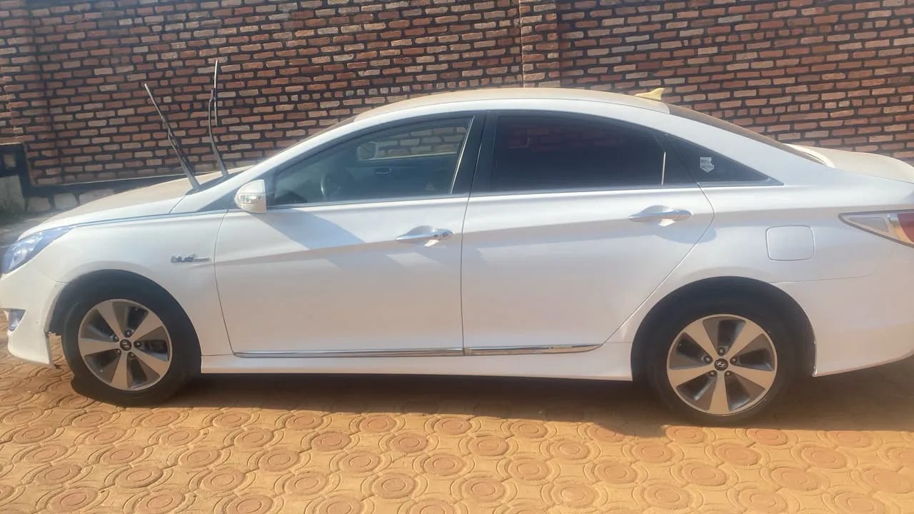 HYUNDAI SONATA HYBRID 2011 1